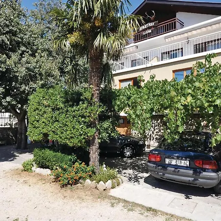2 Bedroom Lovely Apartment In Starigrad Paklenica Apartment *
