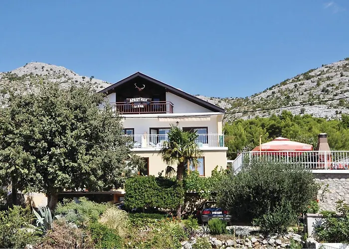 Alojzija Stepinca Iii * Starigrad Paklenica
